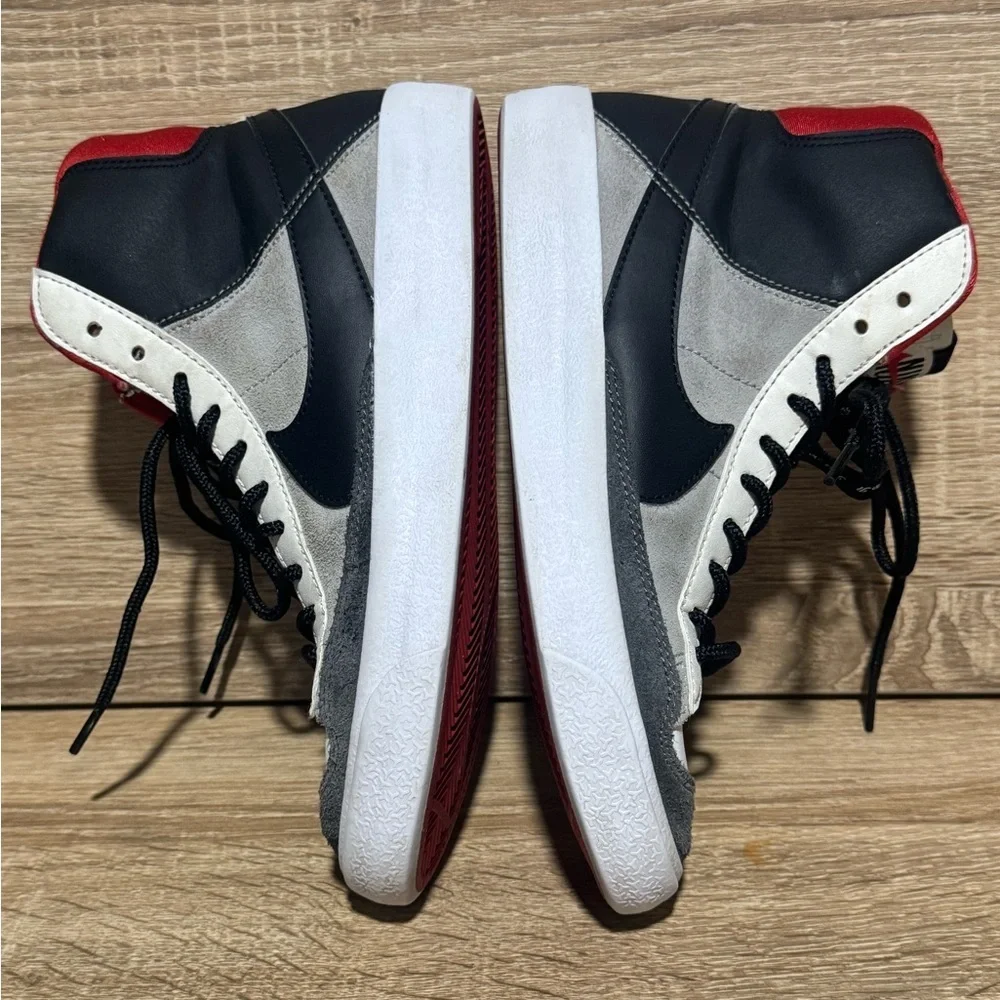 Nike Kids 4 Blazers Mid '77 Boys shoes size 4Y red black white leather sneakers